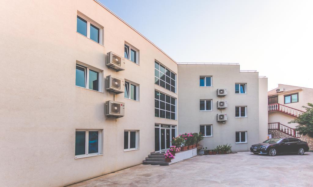Apartments Deus Добра-Вода Экстерьер фото
